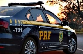 PRF apreende carga de bebidas importadas na BR-282 