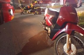 Jovem fica ferida após colisão entre carro e moto 