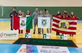 Joaçaba é Campeã da OLESC no Badminton Feminino