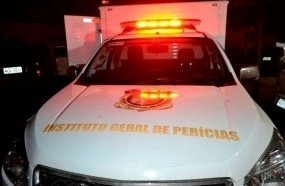 Condutor morre após carro sair da pista e capotar em barranco 