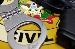 Preso homem condenado a 68 anos de prisão por estupro em Capinzal