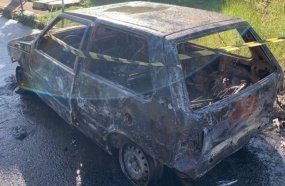 Veículo é destruído por incêndio em Arroio Trinta 