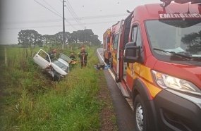 Saída de pista deixa casal ferido em Campos Novos 