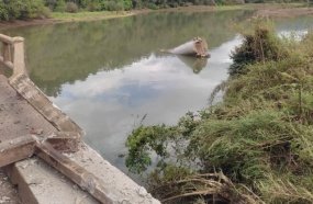 Caminhão cai em rio após sair da pista no interior de Concórdia