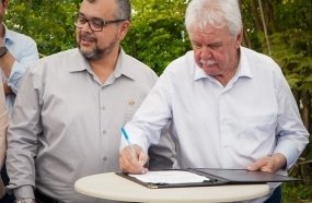 Governador em exercício entrega a ordem de serviço para restauração da SC-283