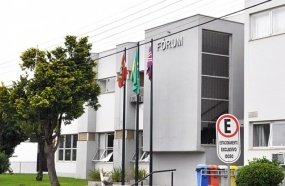 Júri condena homem que tentou matar companheira na frente dos filhos