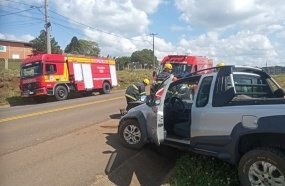 Colisão em barranco deixa motorista de picape ferido na SC-135 
