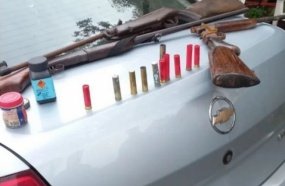 Homem é preso após ameaçar esposa e atirar no enteado