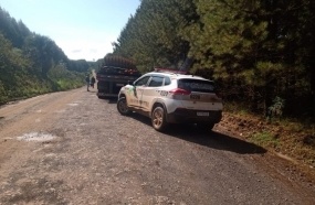 PM recupera carreta que foi tomada de assalto em Jaborá