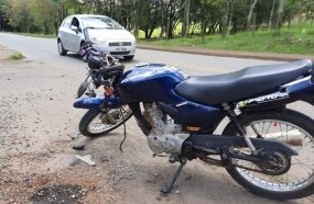 Colisão entre moto e carro deixa motociclista ferido 