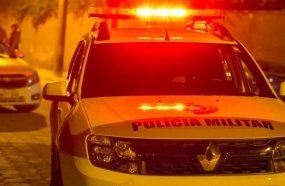 Jovem com filho no colo é agredida a pauladas pelo companheiro 