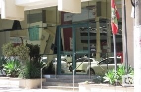 Loja de Joaçaba é condenada por expulsar e jogar balde de água em cliente 