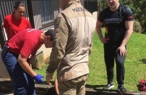 Policiais rodoviários salvam jovem que tentou suicídio em rio 