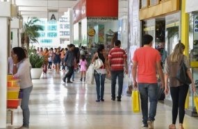 CNC projeta maior oferta de vagas temporárias para o Natal 