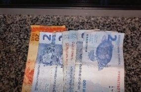 Casal é preso após assaltar e ferir motorista de aplicativo 