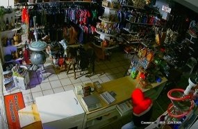 Ladrão arromba loja e furta facas avaliadas em R$ 4 mil reais 