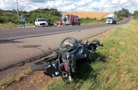 Motociclista sofre fratura exposta após colisão na BR-470