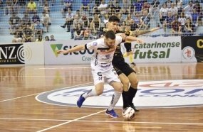 Joaçaba Futsal enfrenta o Jaraguá pela semifinal do Catarinense