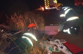 Jovem fica gravemente ferida após capotar carro na BR-470
