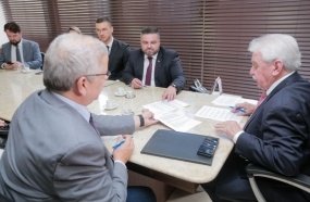 Firmada parceria para facilitar compreensão de decretos estaduais