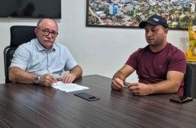 Prefeito assina ordem de serviço para construção da garagem de máquinas