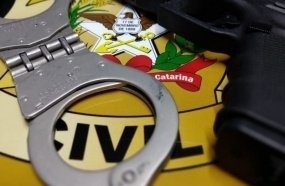 Preso homem que tentou matar ex-companheira com golpe de tesoura no pescoço
