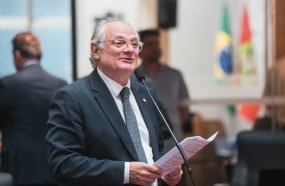 Deputados derrubam veto e projeto que garante pensão por autismo severo vira lei