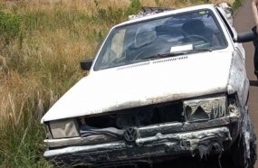 Dois homens sofrem queimaduras após veículo pegar fogo na BR-282