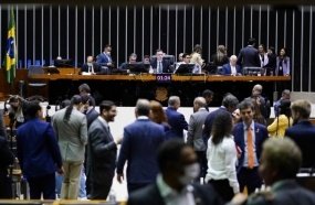 Câmara aprova PEC que garante pagamento do piso de enfermagem