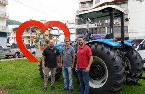 Prefeitura de Herval d´Oeste adquire trator para a agricultura