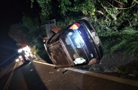 Homem é socorrido inconsciente após capotamento na SC-355