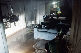 Homem fica ferido após pular de apartamento em chamas 