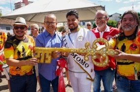 Liga das escolas de samba prestigia governador em Herval d´Oeste