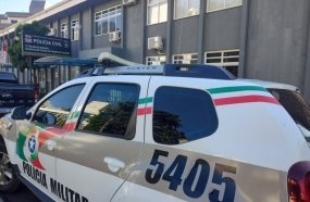 Jovem é preso após descumprir medida protetiva ao invadir casa da mãe