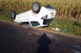 Mulher capota carro após dormir ao volante na SC-135  