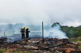 Casa é consumida por incêndio no interior de Tangará 