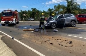 Colisão em traseira de carreta deixa motorista ferido na SC-135