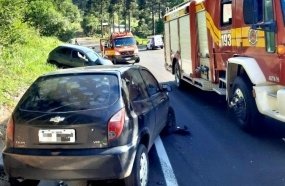 Colisão frontal entre veículos deixa dois feridos na SC-135