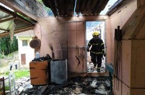 Incêndio em residência mobiliza Bombeiros no interior de Piratuba 