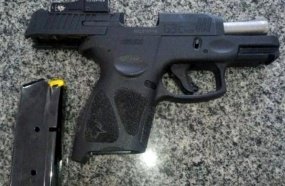 Homem é preso em bar após ser flagrado portando arma de fogo