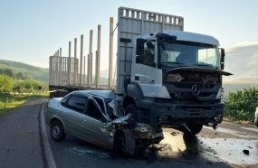 Colisão entre carro e caminhão mata jovem de 19 anos na SC-453 