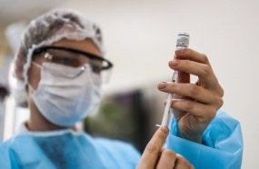 Vacina bivalente contra a Covid-19 começa a ser aplicada em SC