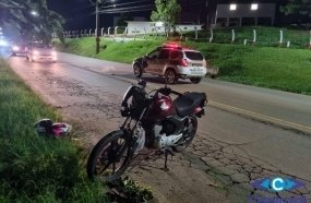 Colisão entre moto e picape deixa jovens feridas 