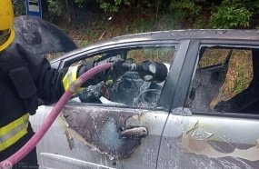 Carro pega fogo quando trafegava pela SC-284 