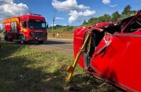 Jovem perde a vida após colisão entre carro e caminhão na SC-120