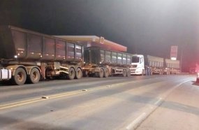 PM Rodoviária flagra bitrens com excesso de peso na SC-150