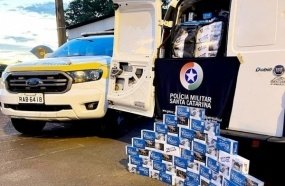 Motorista é preso após tentar fugir com veículo carregado de cigarros