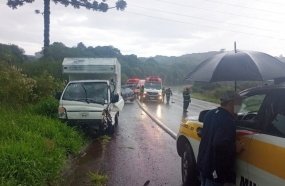 Duas pessoas ficam feridas após colisão na SC-135 