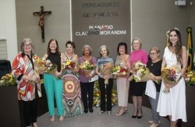 Câmara realiza Sessão Solene em homenagem as mulheres 	