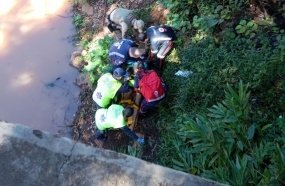 Adolescente é resgatado do Rio do Peixe após cair de barranco 